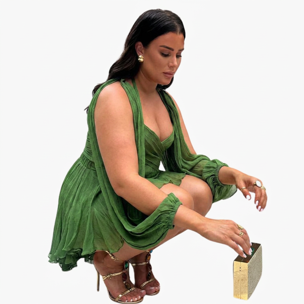 Rosie | Mini Dress with Balloon Sleeves - Plus size model