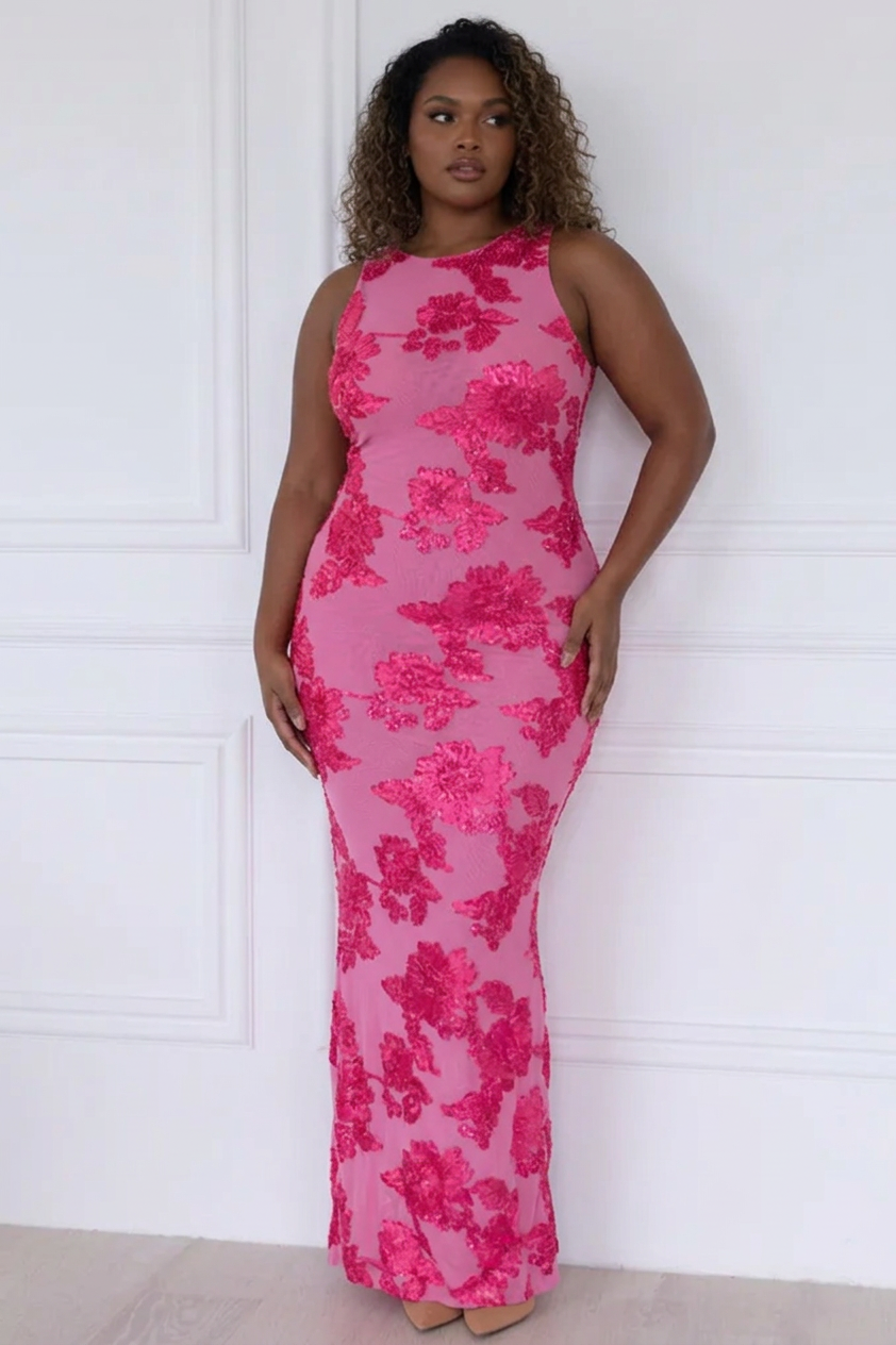 Amara Maxi Dress - Plus size model