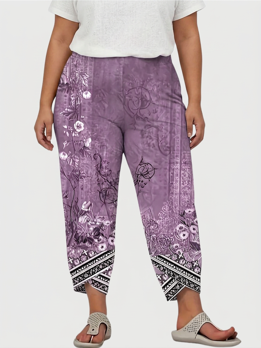 Natasha | Vintage Floral Capri Pant With Elastic Waist - Plus size model
