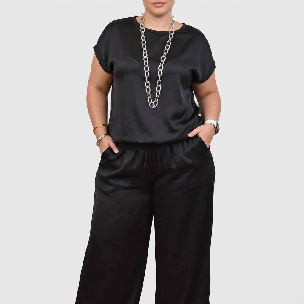 Kayla™ | Elegant Two-Piece Set - Plus size model