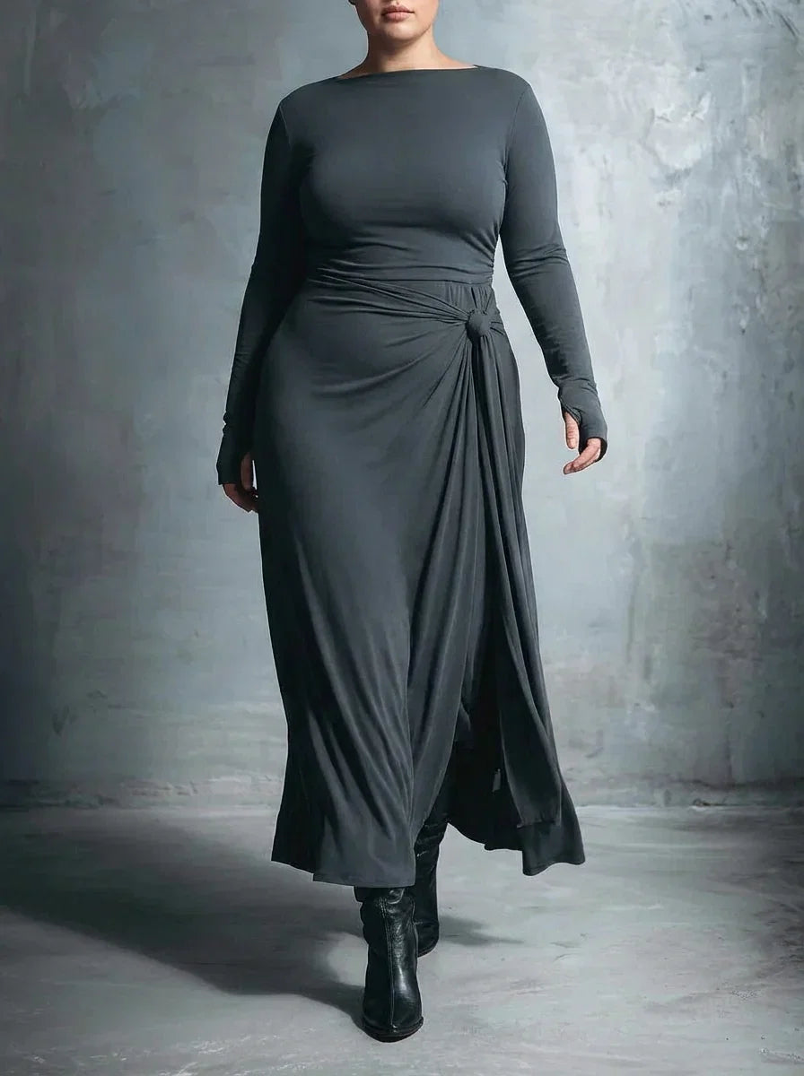 Naiara ❘ Maxi dress with side knot - Plus size model