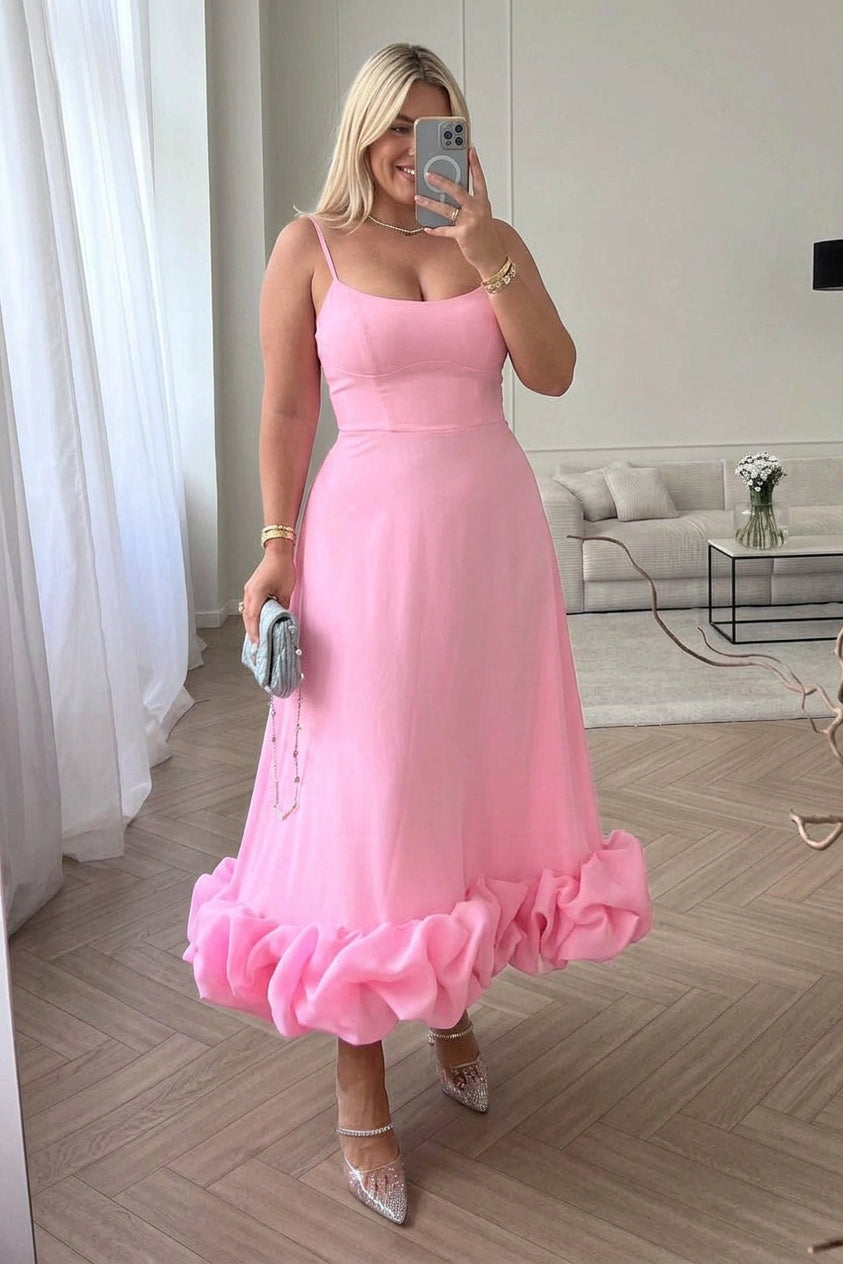 Blaire | Elegant Flowing Dress - Plus size model