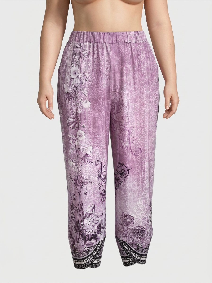 Natasha | Vintage Floral Capri Pant With Elastic Waist - Plus size model