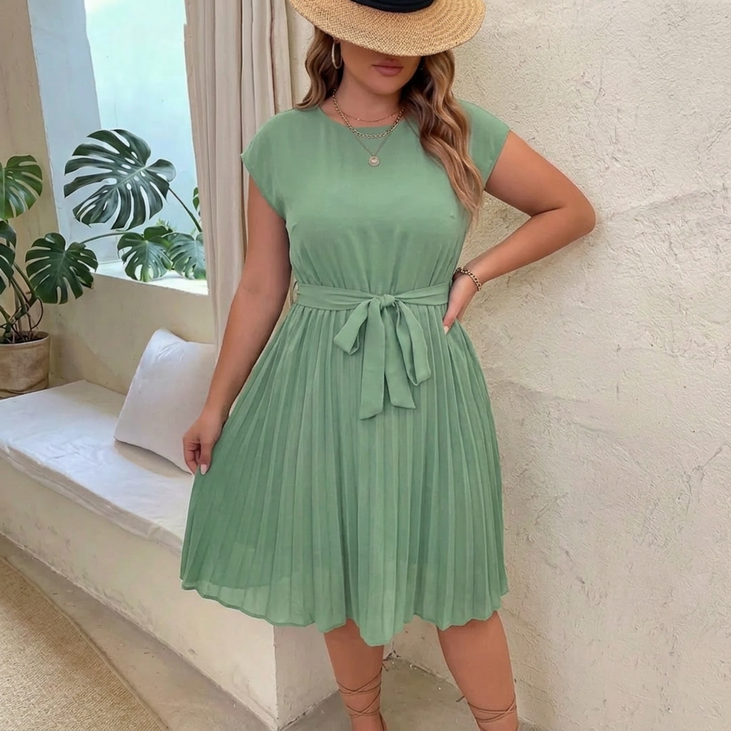 Chiara | Casual Summer Midi Dress - Plus size model