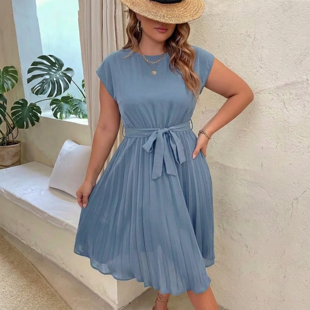 Chiara | Casual Summer Midi Dress - Plus size model