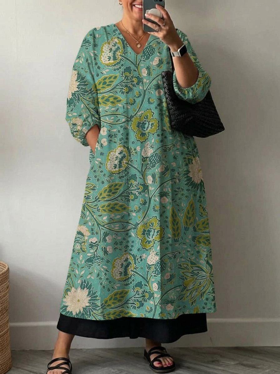 Elegant Dress with Floral Print Paula - Plus size model