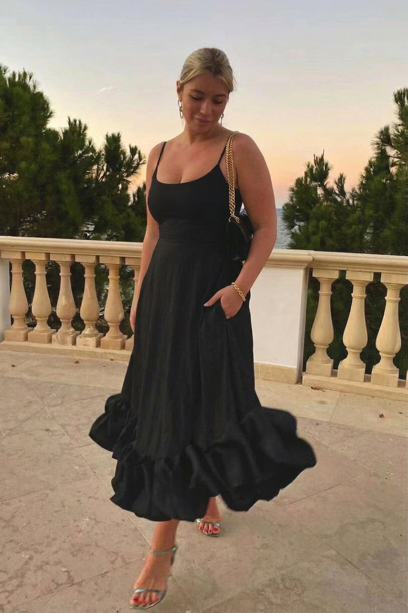 Blaire | Elegant Flowing Dress - Plus size model