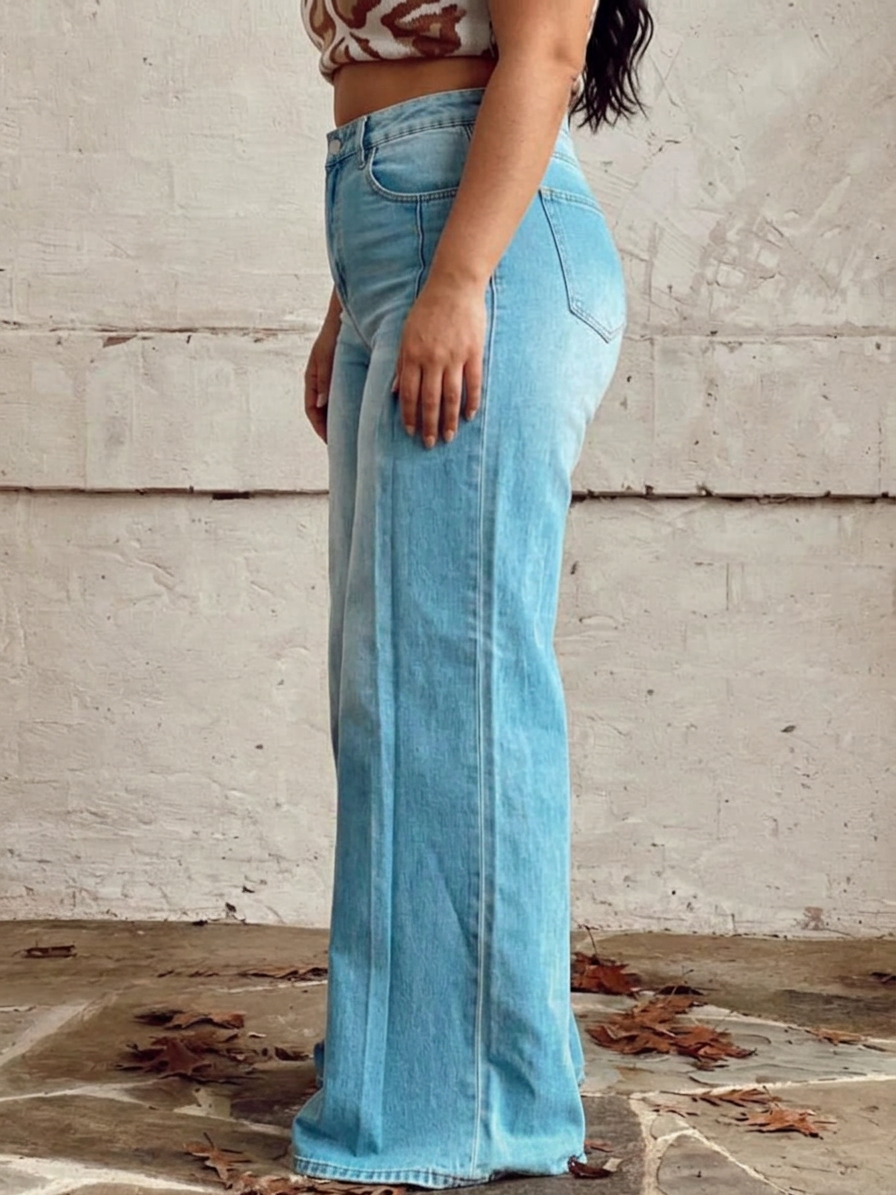 Lucia - Elegant Wide Pants - Plus size model