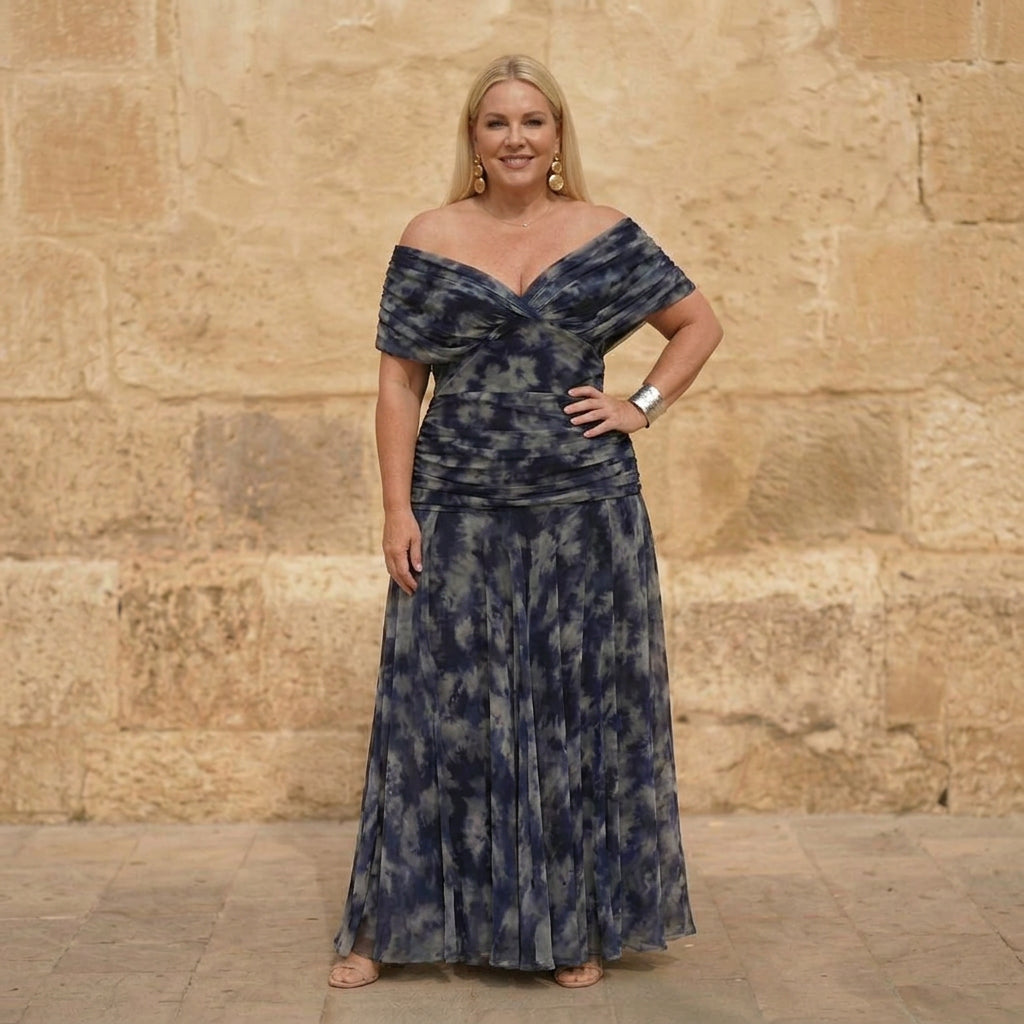 Melissa | Elegant Flowing Dress - Plus size model