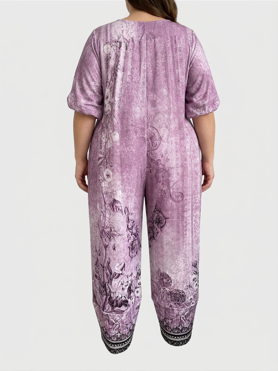 Natasha | Vintage Floral Capri Pant With Elastic Waist - Plus size model