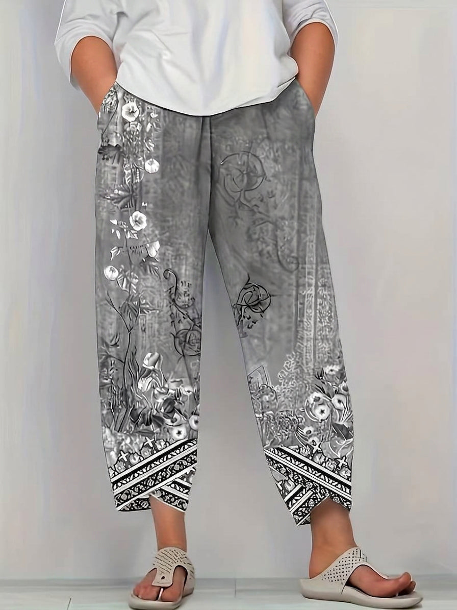Natasha | Vintage Floral Capri Pant With Elastic Waist - Plus size model