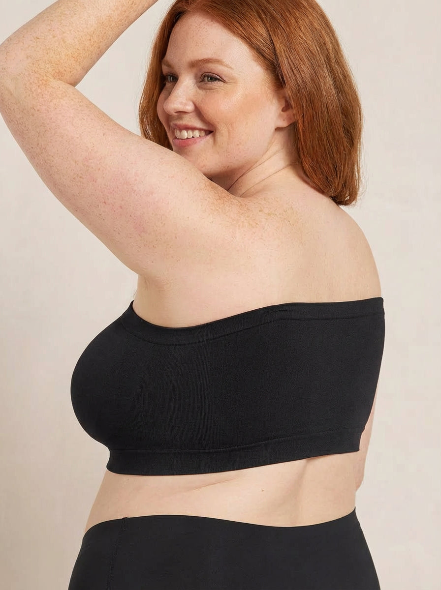 Bra with Detachable Straps - Plus size model