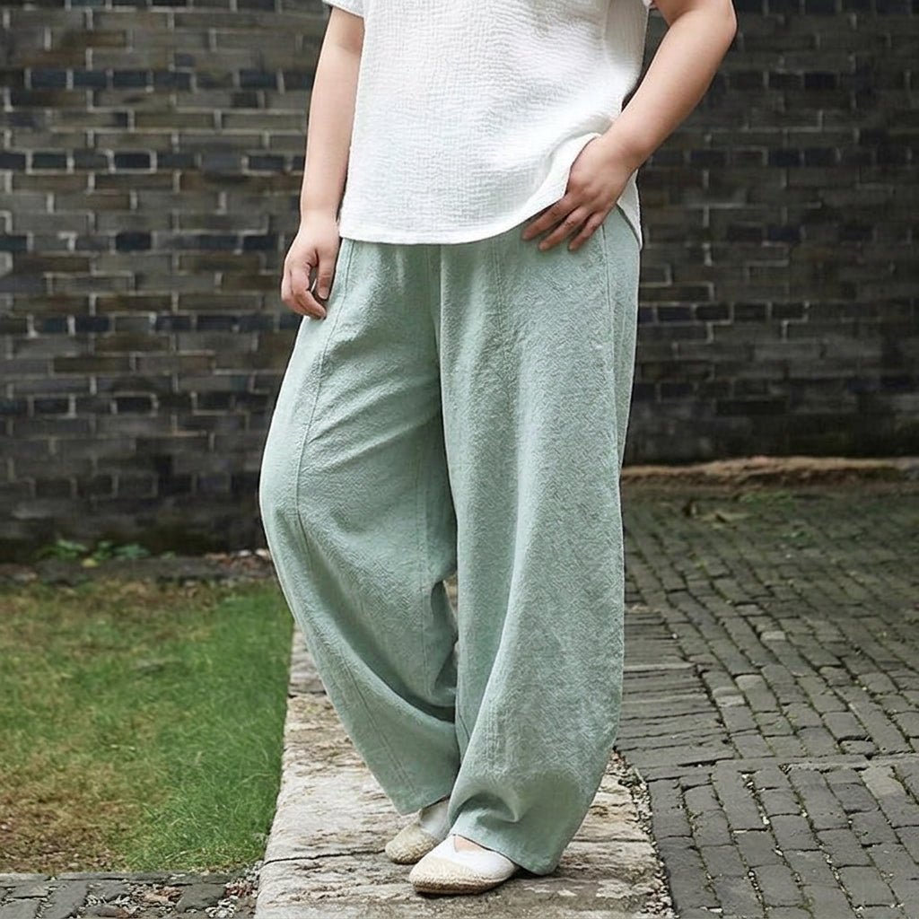 Maggie's Comfort Lantern Pants: Uncomplicated elegance - Plus size model