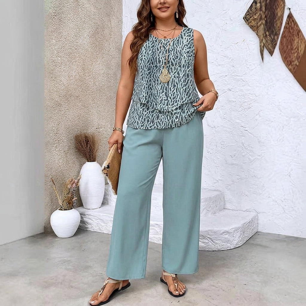 Kimberly - Elegant Summer Set - Plus size model
