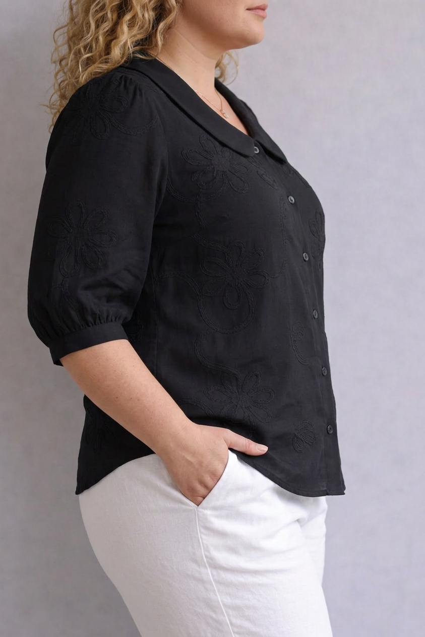 Morwenna | Floral Blouse - Plus size model