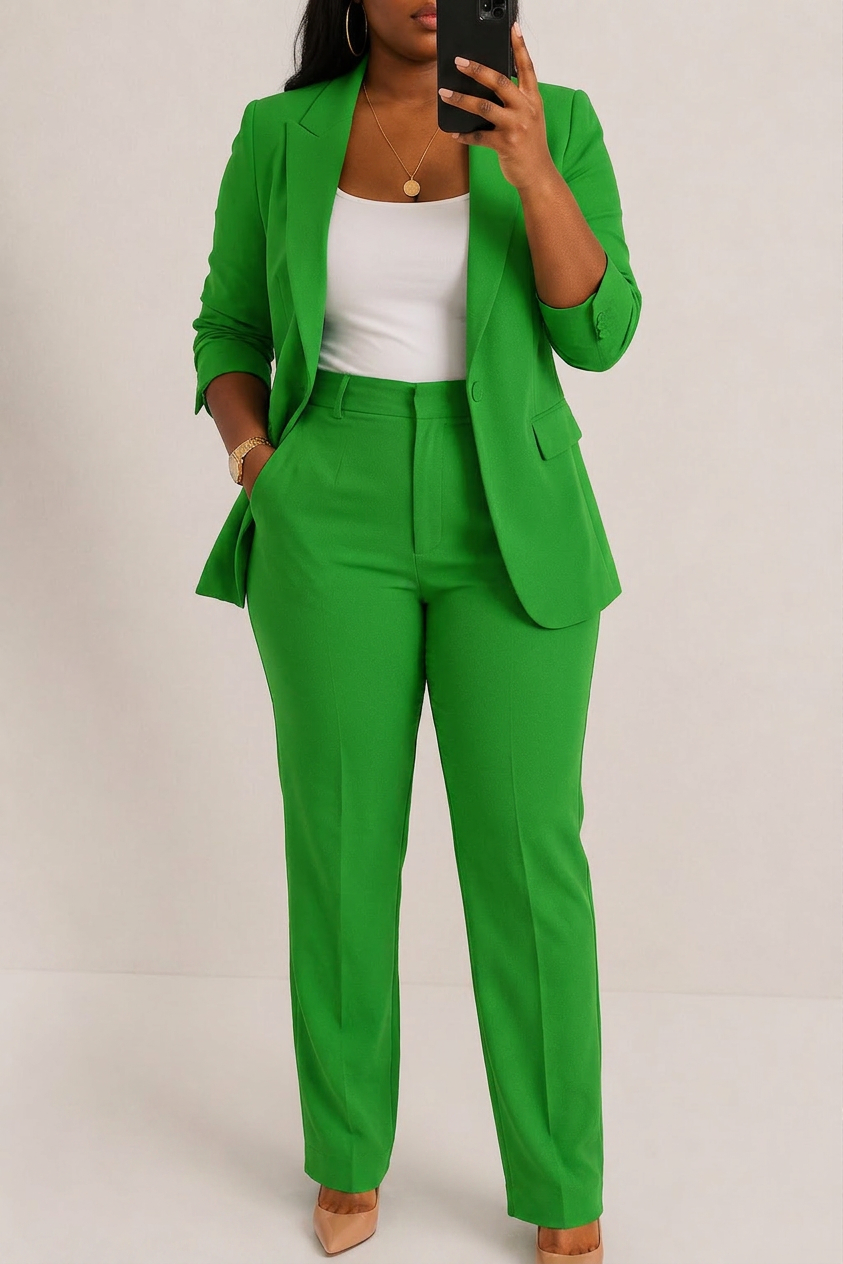 Amber - Timeless Tailored Set - Plus size model