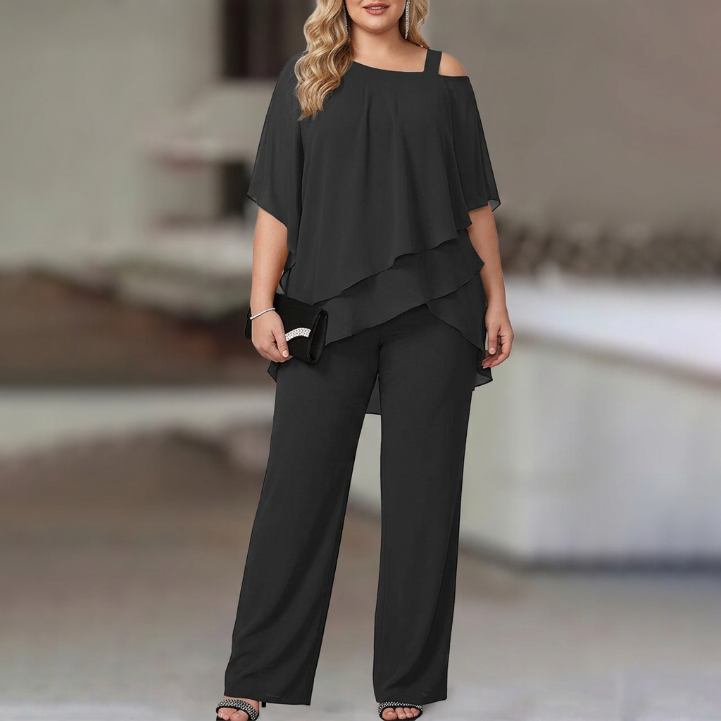 Lorenza™ | Co-ord Set Elegant Two-Piece - Plus size model