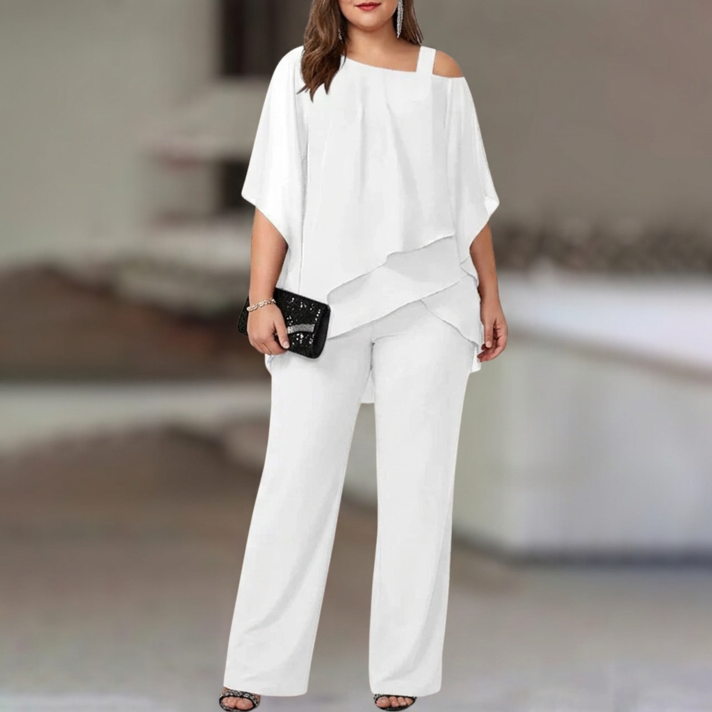 Lorenza™ | Co-ord Set Elegant Two-Piece - Plus size model