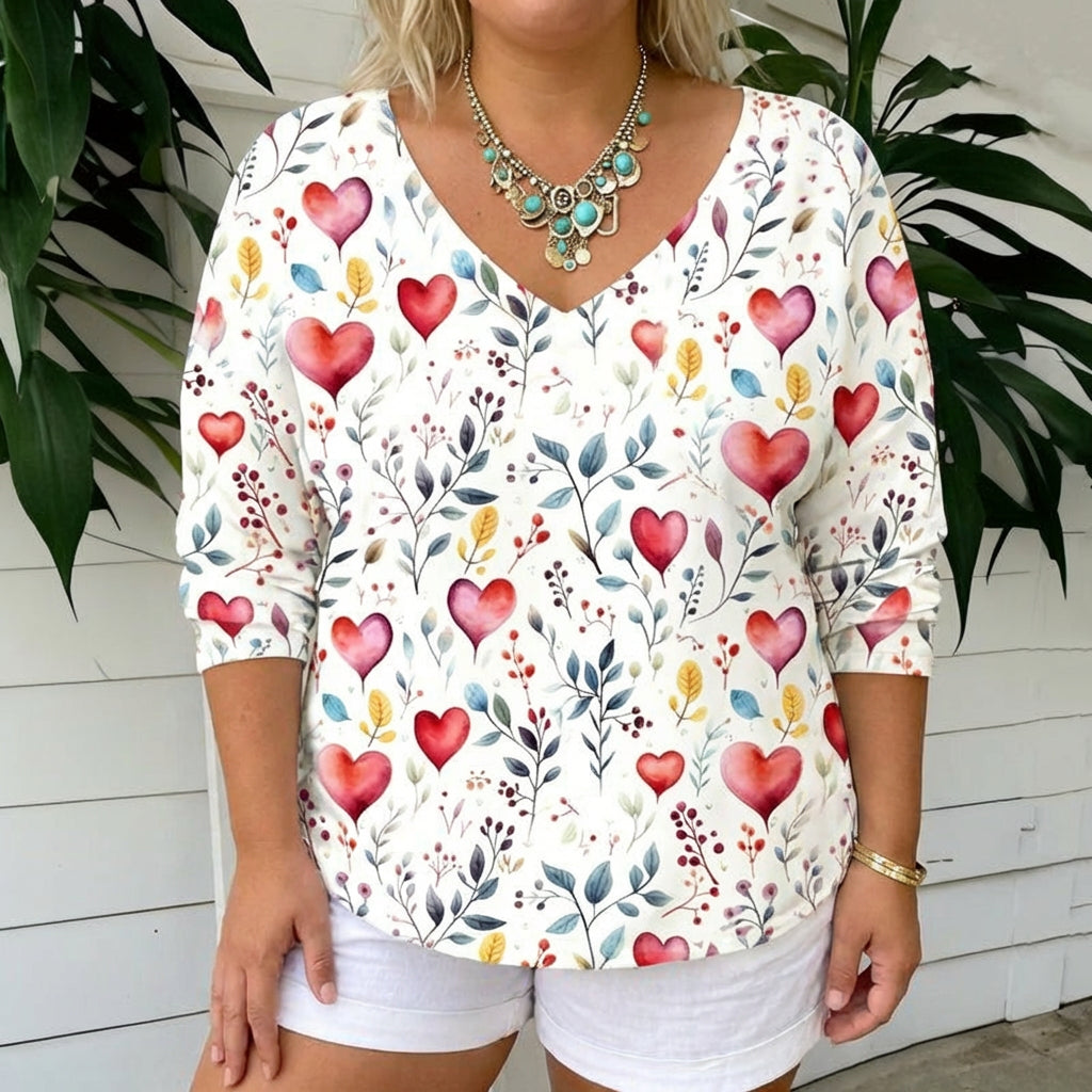 Casual Heart Print T-Shirt - Plus size model