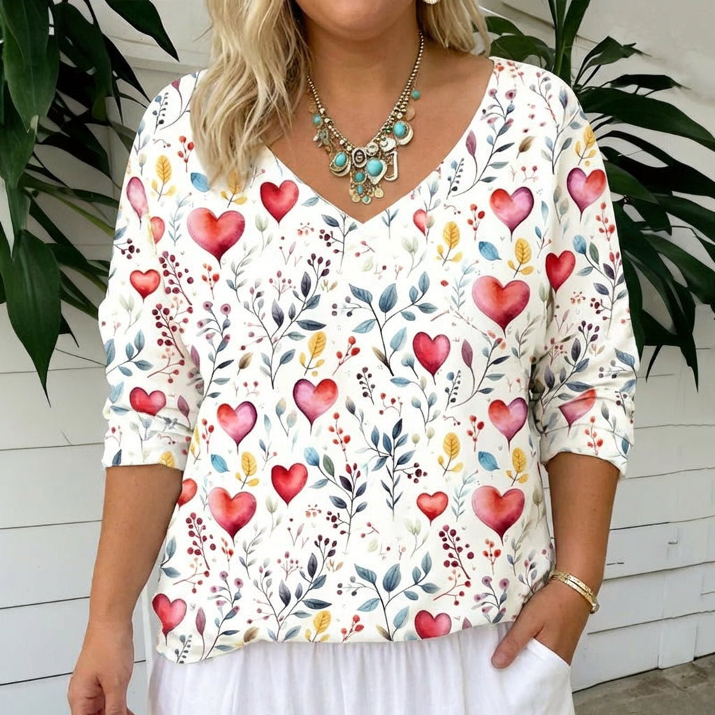 Casual Heart Print T-Shirt - Plus size model