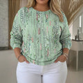 Casual Vintage T-Shirt - Plus size model