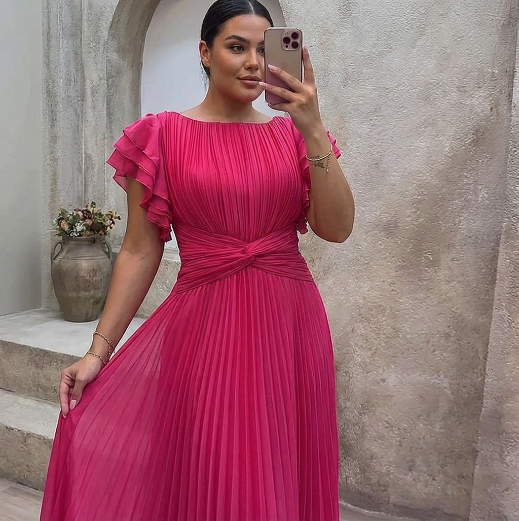 Liese - Evening Maxi Dress - Plus size model