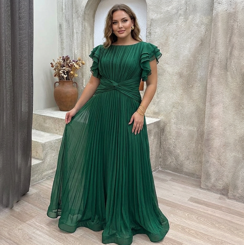 Liese - Evening Maxi Dress - Plus size model