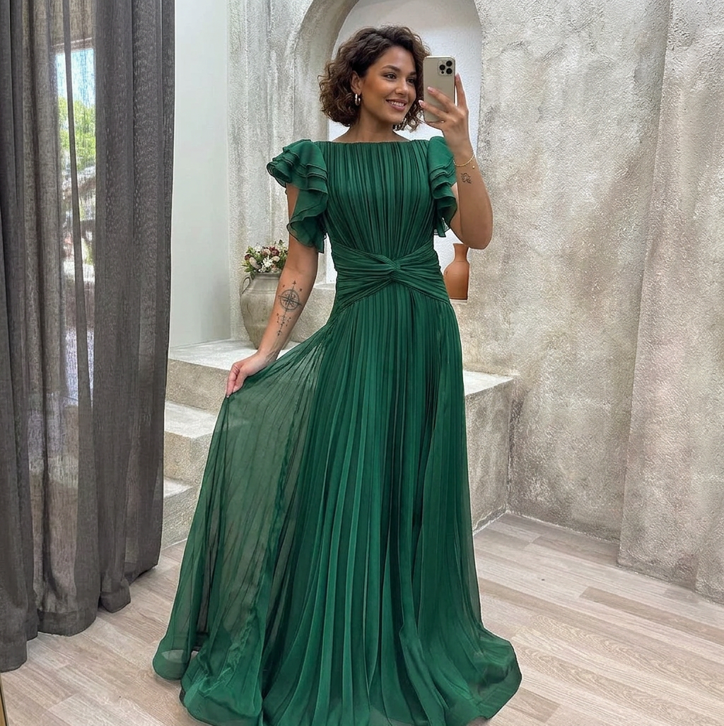 Liese - Evening Maxi Dress - Plus size model