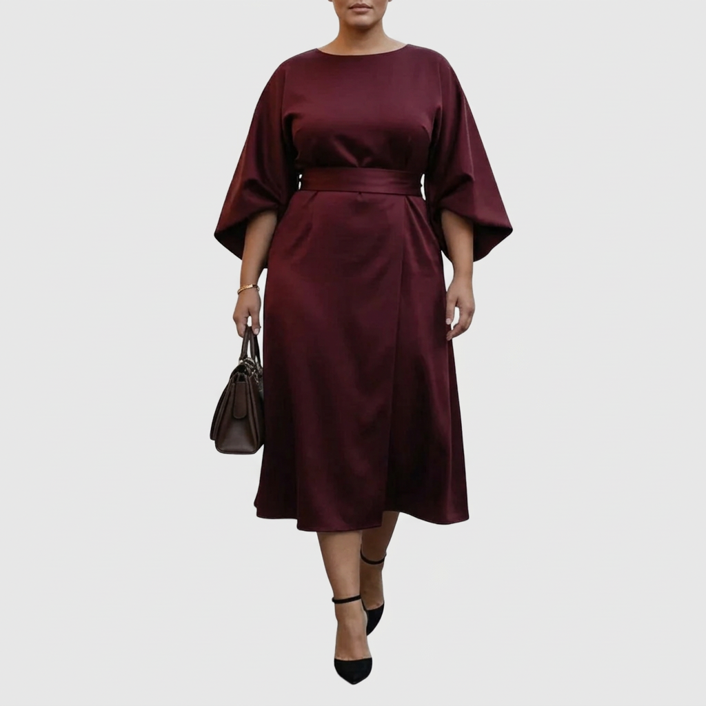 Eldra™ | Maxi Dress with Batwing Sleeves - Plus size model