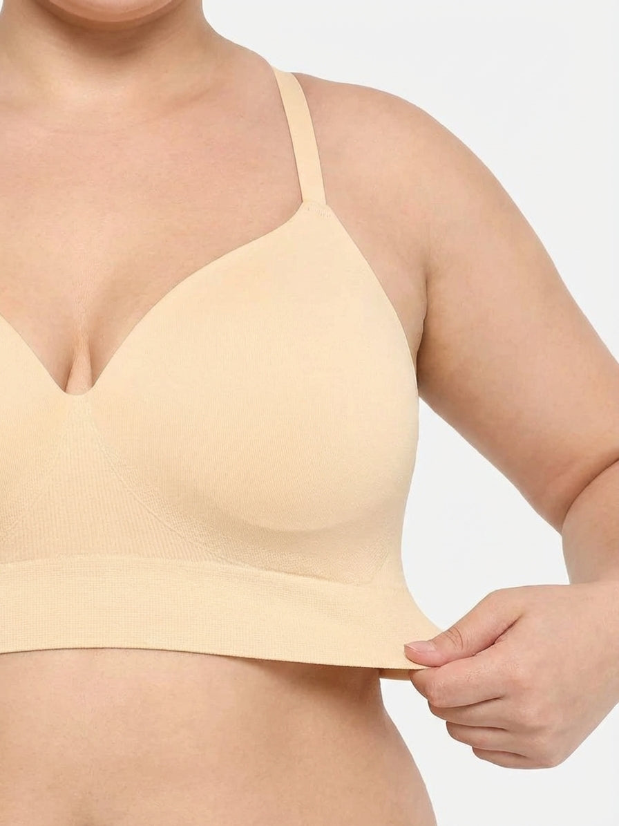 Shaping Bra Without Underwire - Plus size model