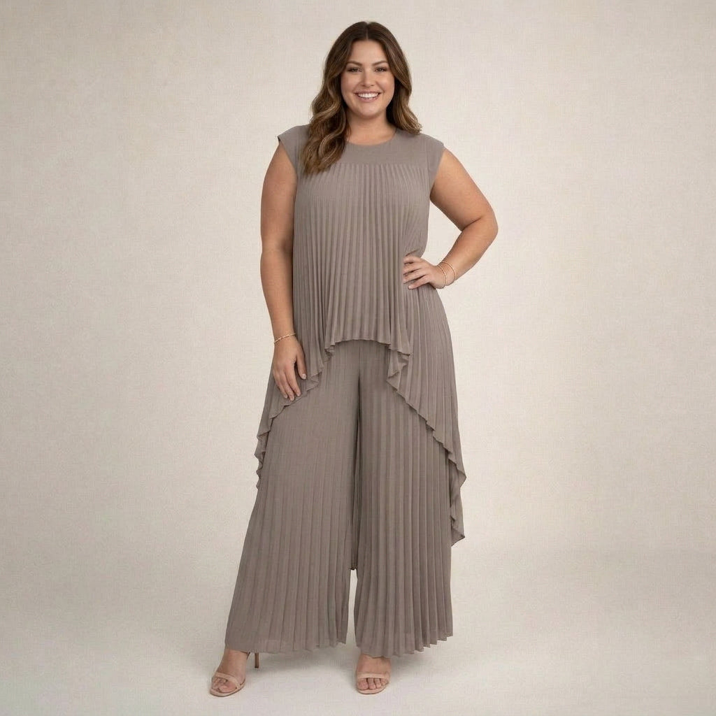 Halina | Elegant Pleated Set - Plus size model