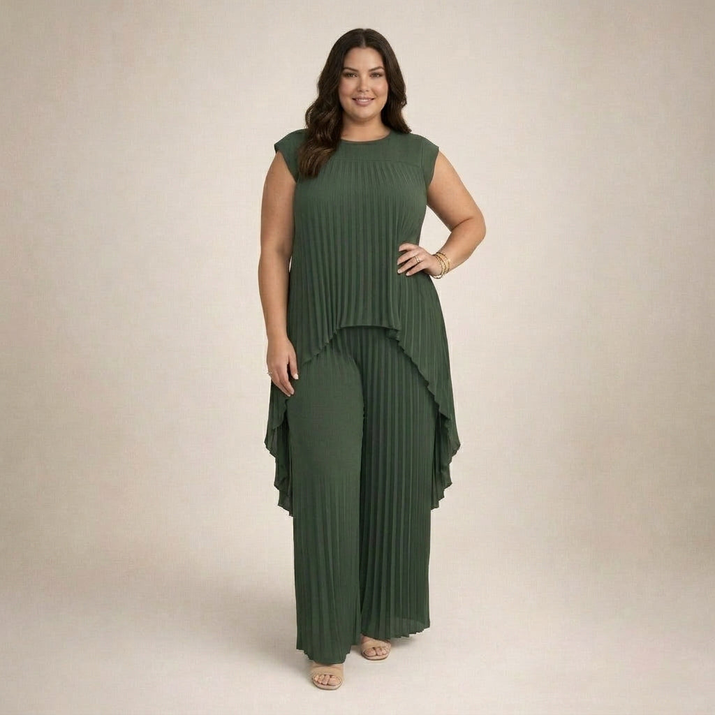 Halina | Elegant Pleated Set - Plus size model