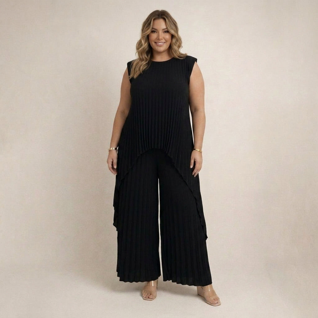 Halina | Elegant Pleated Set - Plus size model