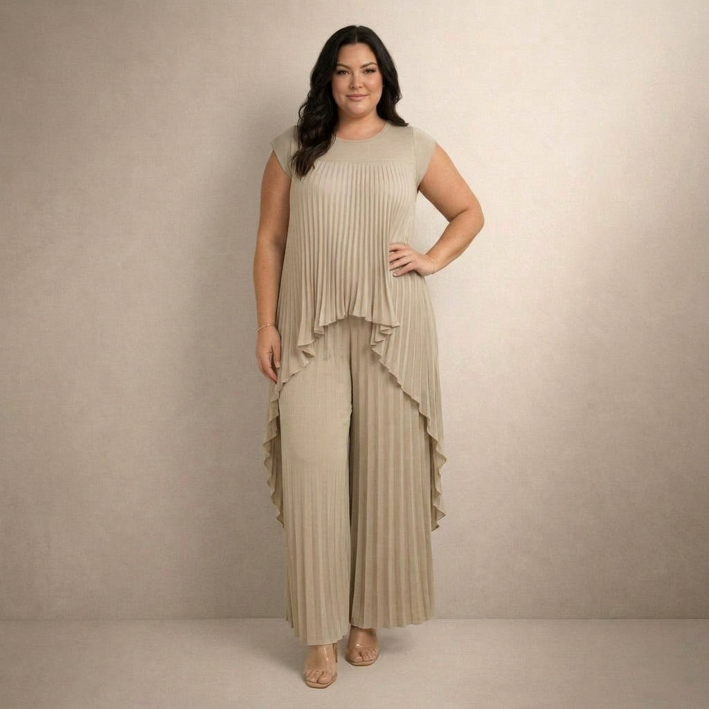 Halina | Elegant Pleated Set - Plus size model