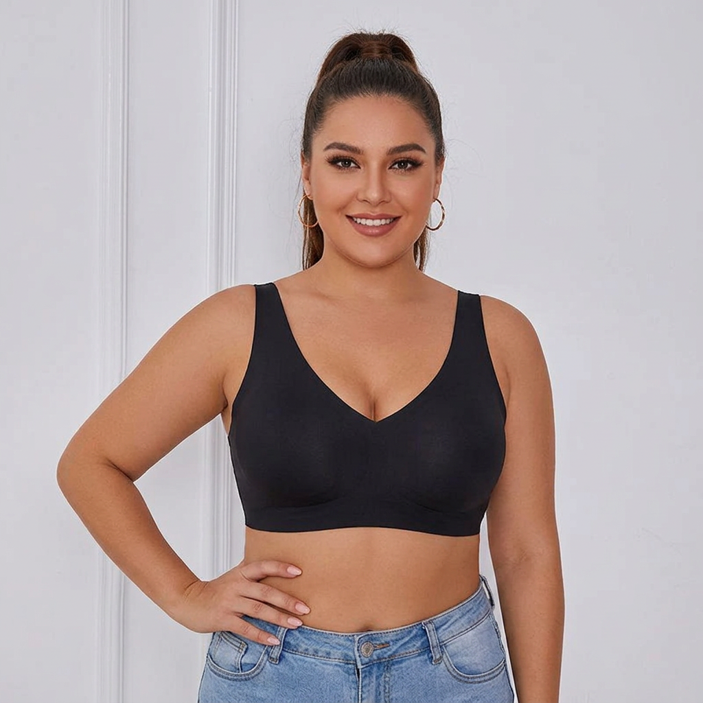 Seamless Gel Bra - Plus size model