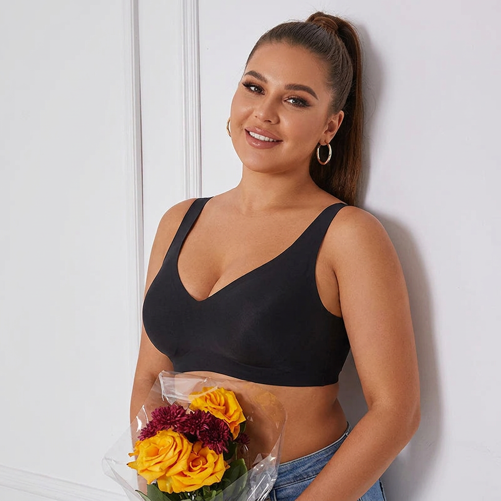 Seamless Gel Bra - Plus size model