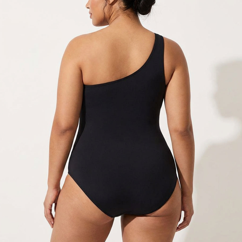 Nayla | Your Elegant One-Shoulder Swimsuit in Plus Size - Plus size model