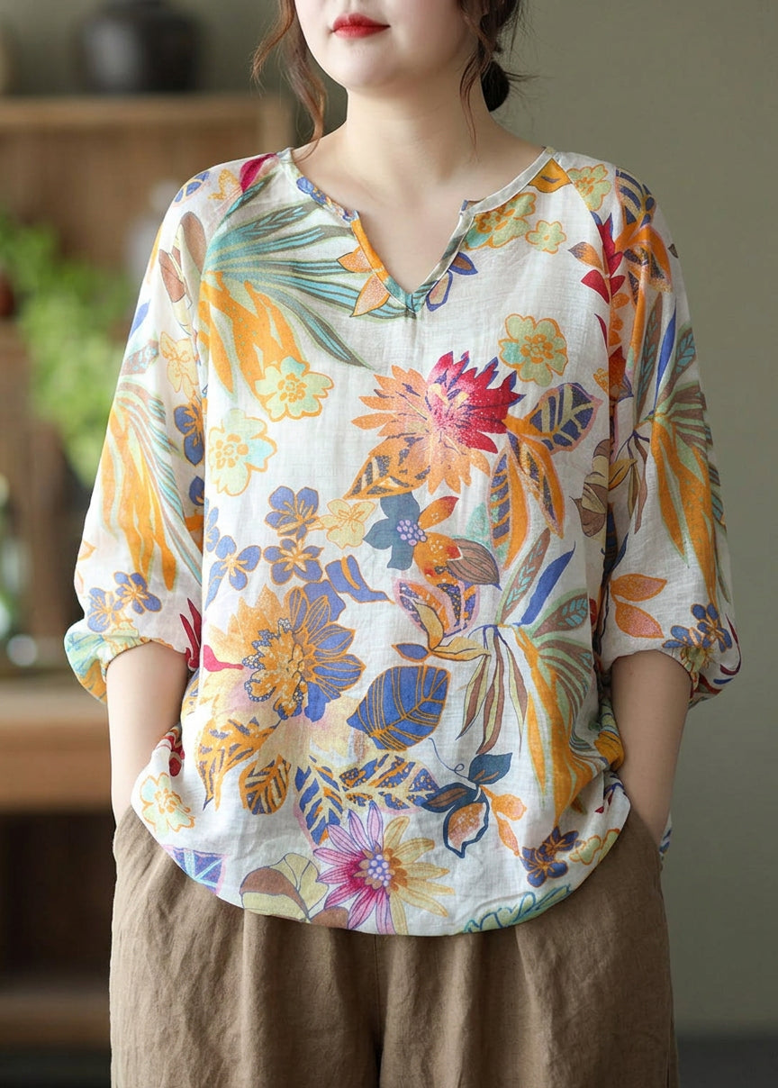 Emily - Floral Fall Blouse Long sleeve - Plus size model