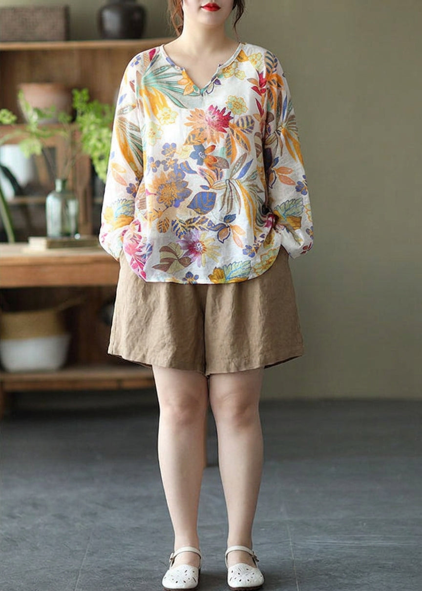 Emily - Floral Fall Blouse Long sleeve - Plus size model