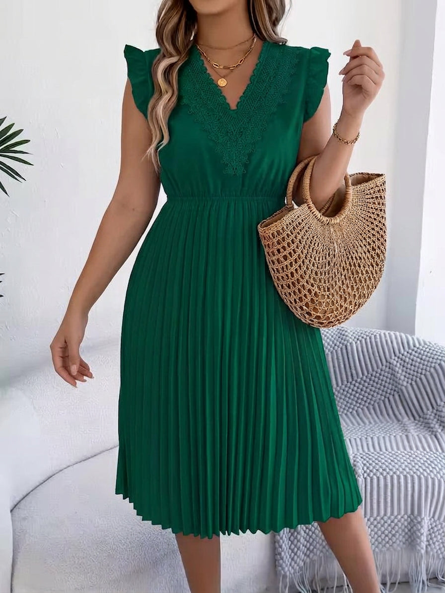 Chloe – Casual V-Neck Maxi Dress with Lace Detail - Plus size model