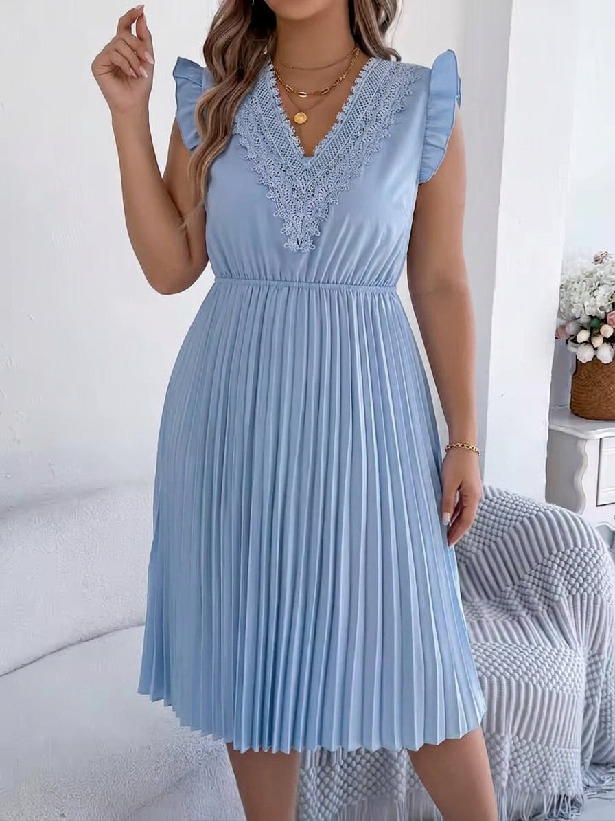 Chloe – Casual V-Neck Maxi Dress with Lace Detail - Plus size model