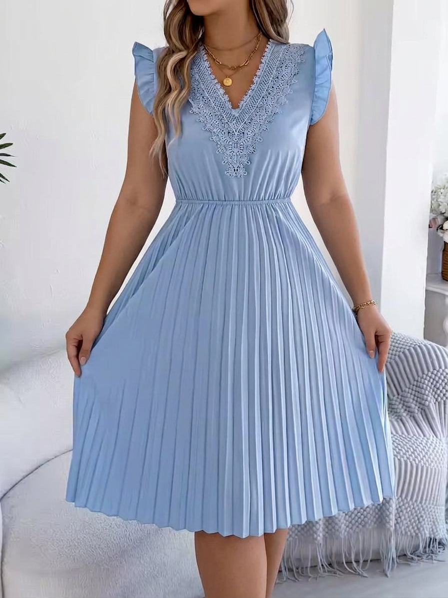 Chloe – Casual V-Neck Maxi Dress with Lace Detail - Plus size model