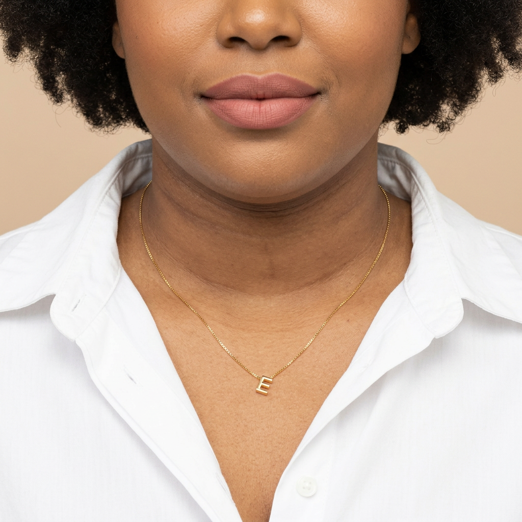 Love letter initial necklace | Gold - Plus size model