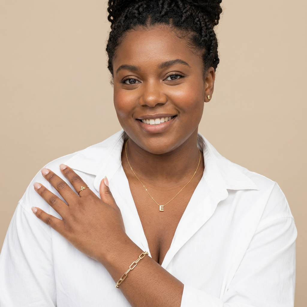 Love letter initial necklace | Gold - Plus size model