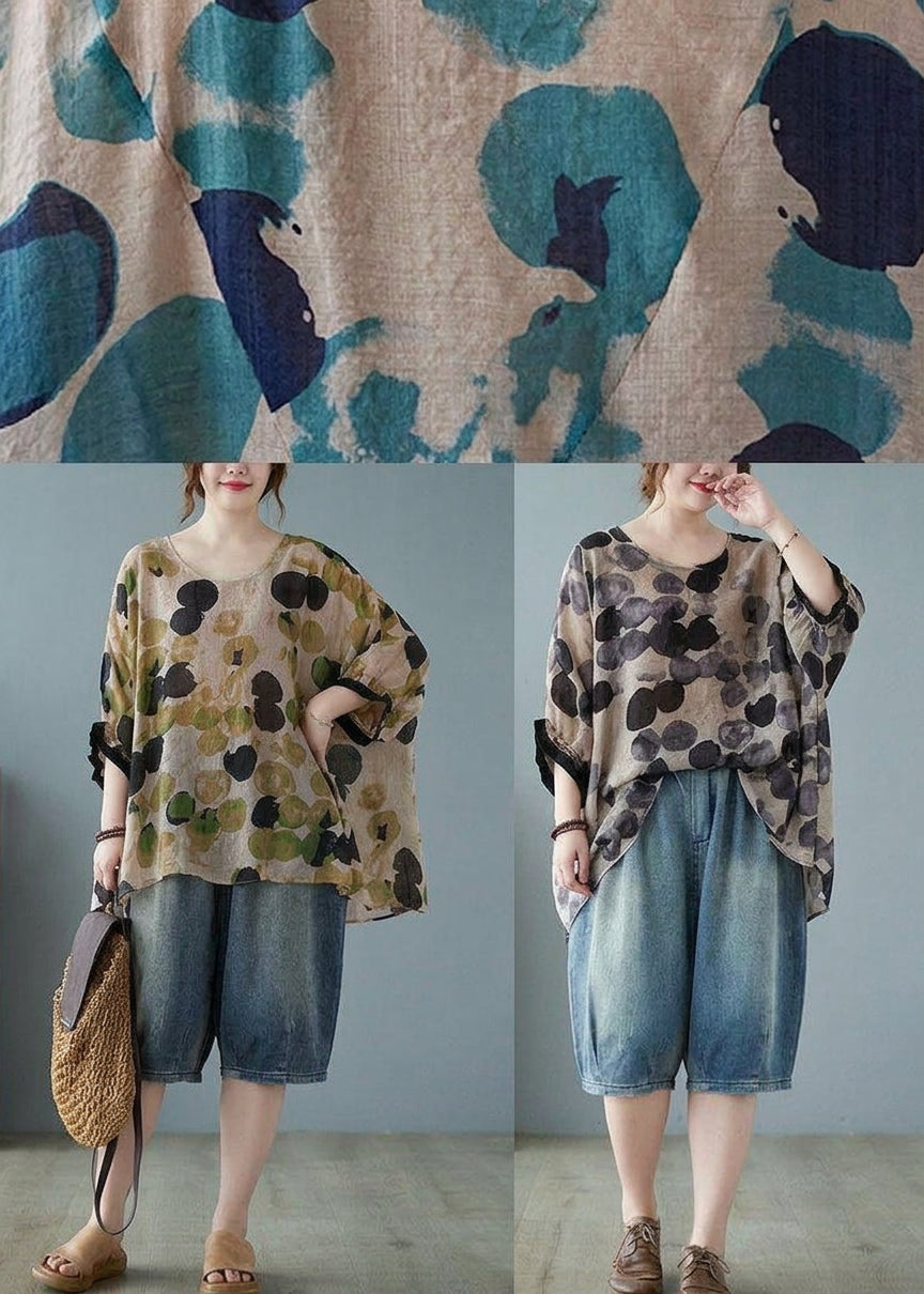 Ella - Loose Blue Dotted Batwing Sleeve Cotton Linen Tee - Plus size model