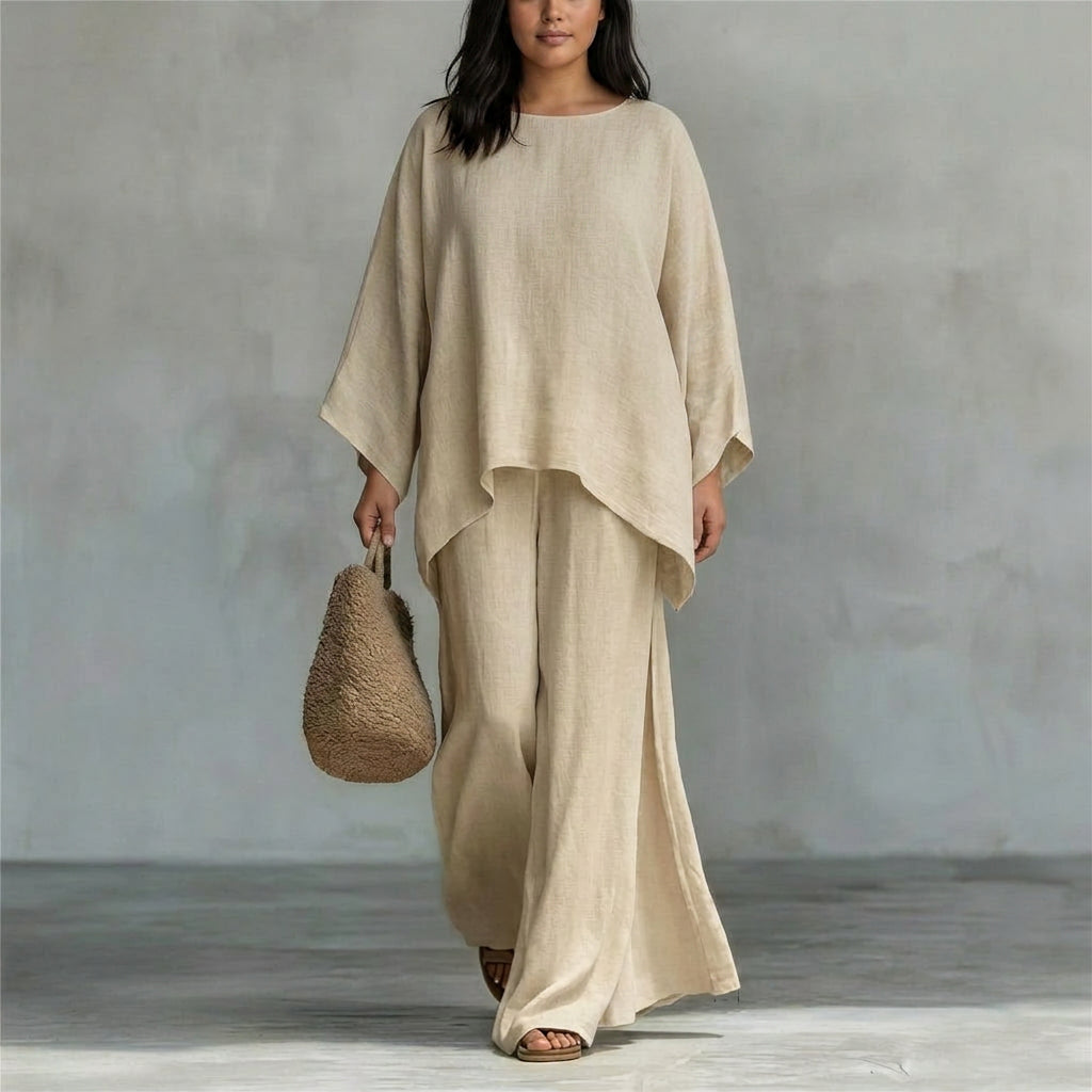 Cristina | Two-piece set with long sleeves and wide pants - Plus size model