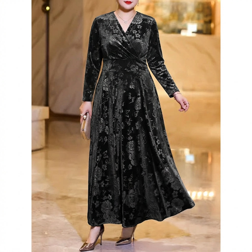 Meghan | Floral Dress - Plus size model