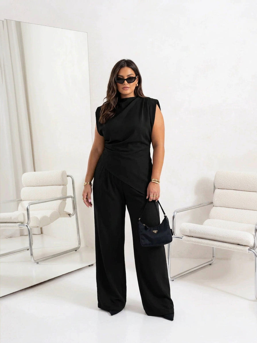 Vienna - Spring & Summer Casual Set - Plus size model