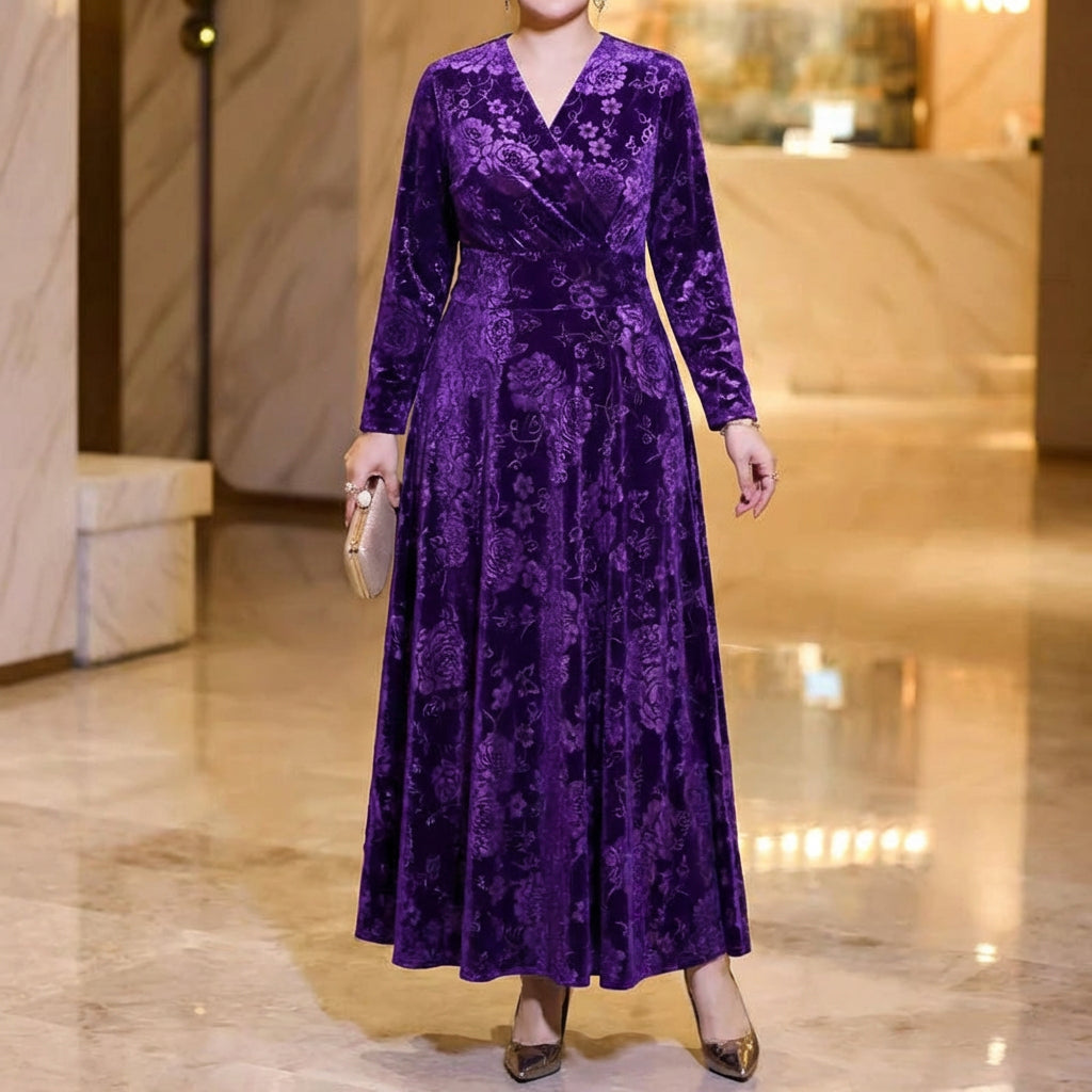 Meghan | Floral Dress - Plus size model