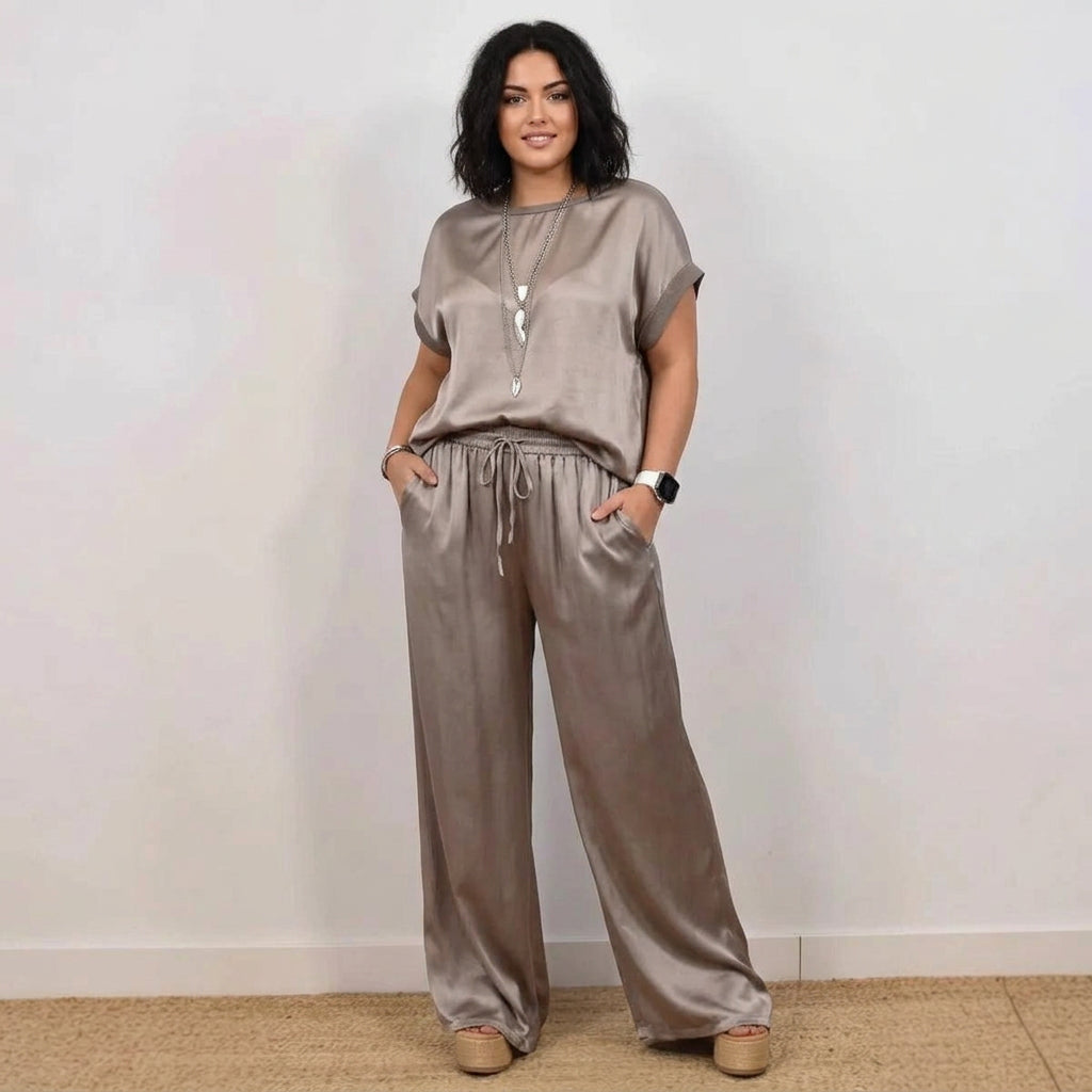 Alexis - Loose Shirt & Wide-Leg Trousers Set - Plus size model